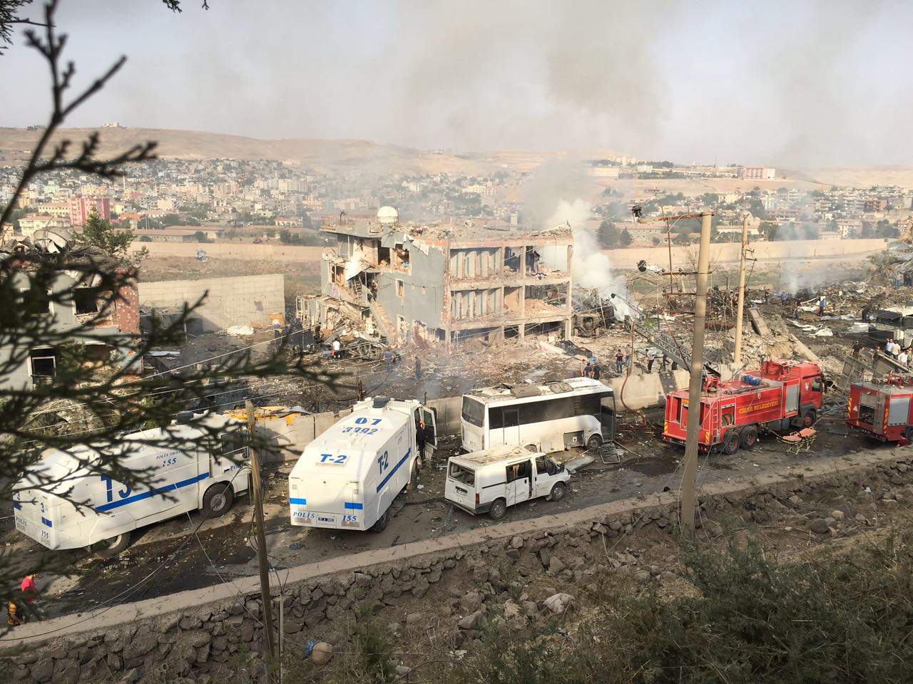 تركيا: مقتل 11 شخصا على الأقل بتفجير سيارة مفخخة قرب مبنى أمني