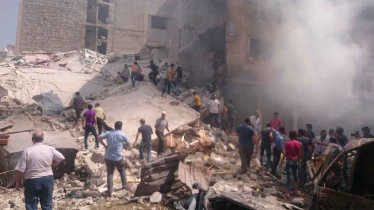 بعد إعلان "الهدنة" بساعات.. غارات على إدلب تسقط 24 قتيلا على الأقل