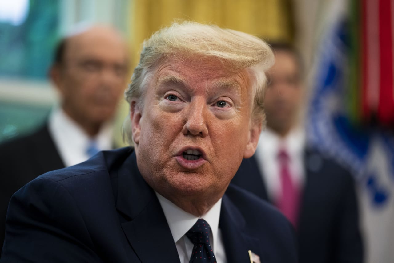 بعد صدامه مع تويتر ترامب يوقع أمر ا تنفيذي ا بشأن وسائل التواصل الاجتماعي للحد من قوتها Cnn Arabic