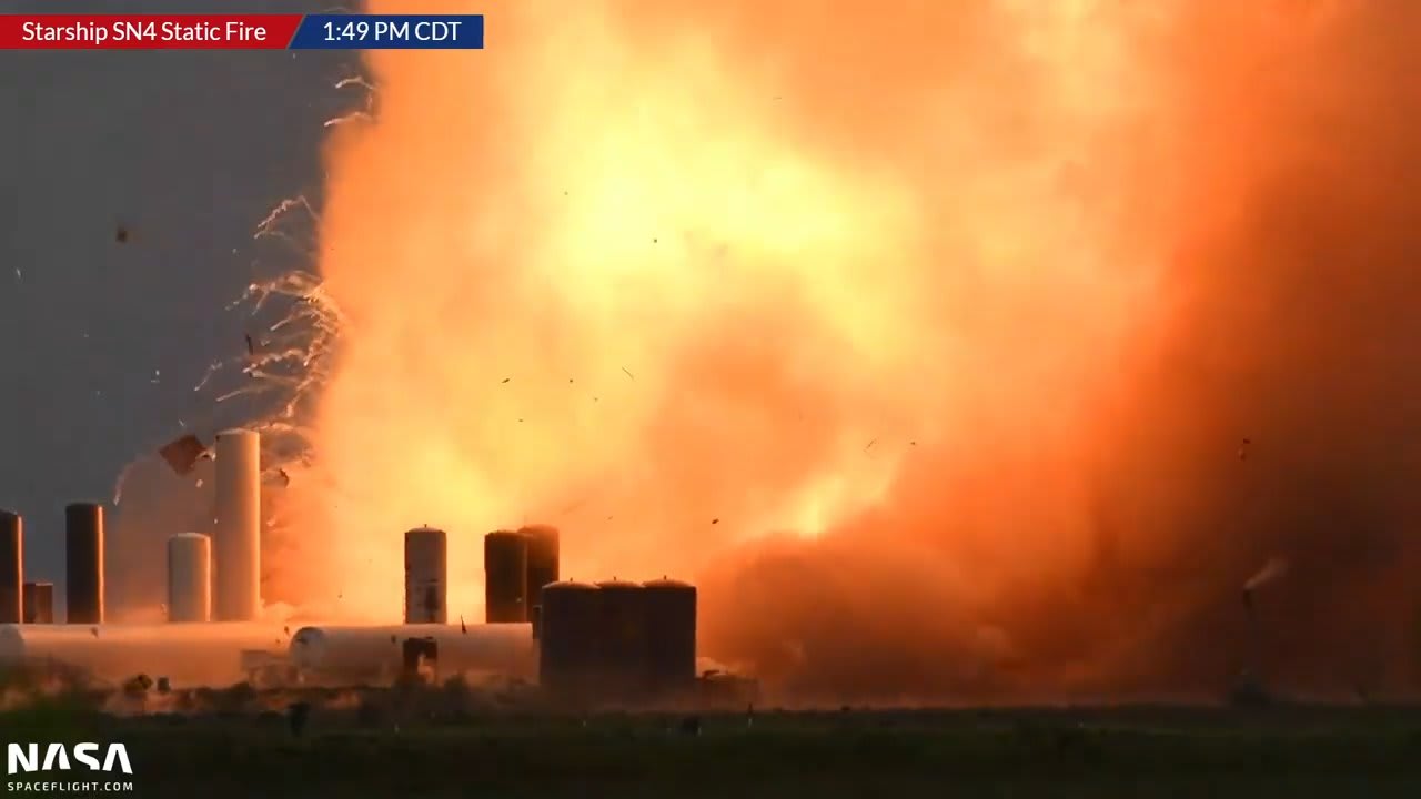 لحظة انفجار صاروخ فضائي لشركة SpaceX بعد دقائق من اختباره