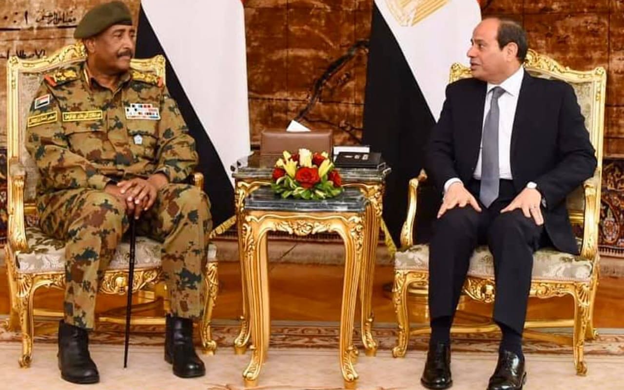 صورة أرشيفية من لقاء بين الرئيس المصري عبدالفتاح السيسي والبرهان