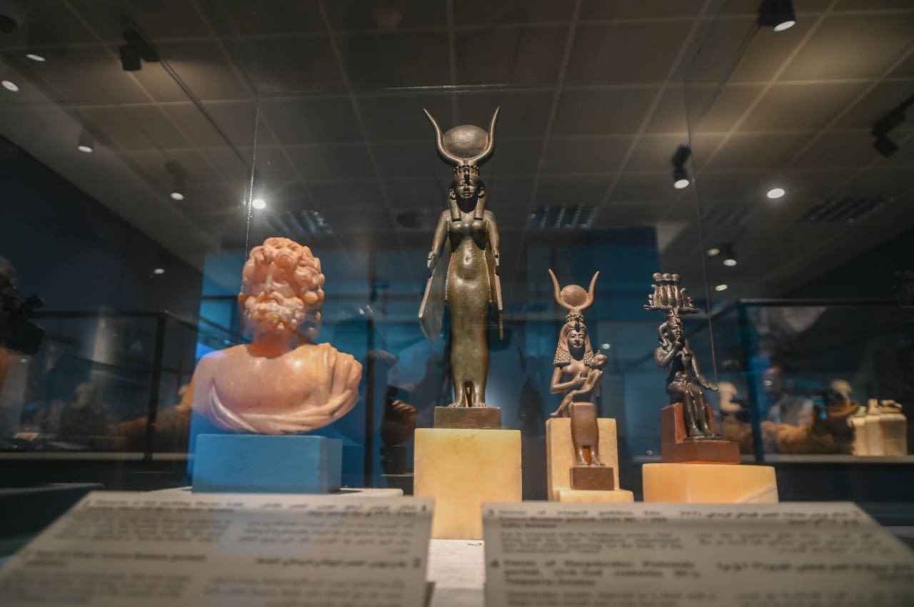 متحفي الآثار المصرية بمطار القاهرة
