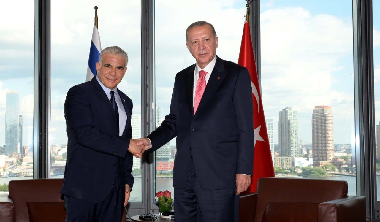 رئيس الوزراء الإسرائيلي يائير لابيد التقى الرئيس التركي طيب رجب أردوغان