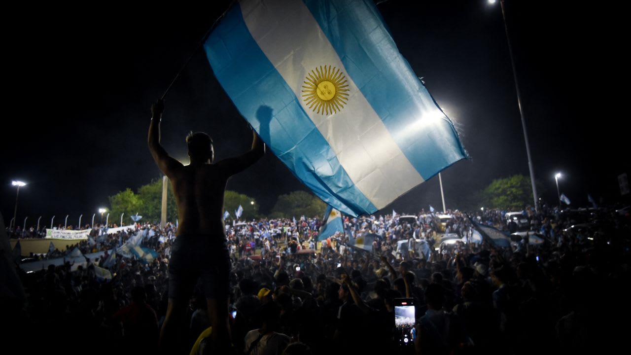 جماهير الأرجنتين تنتظر وصول المنتخب 
