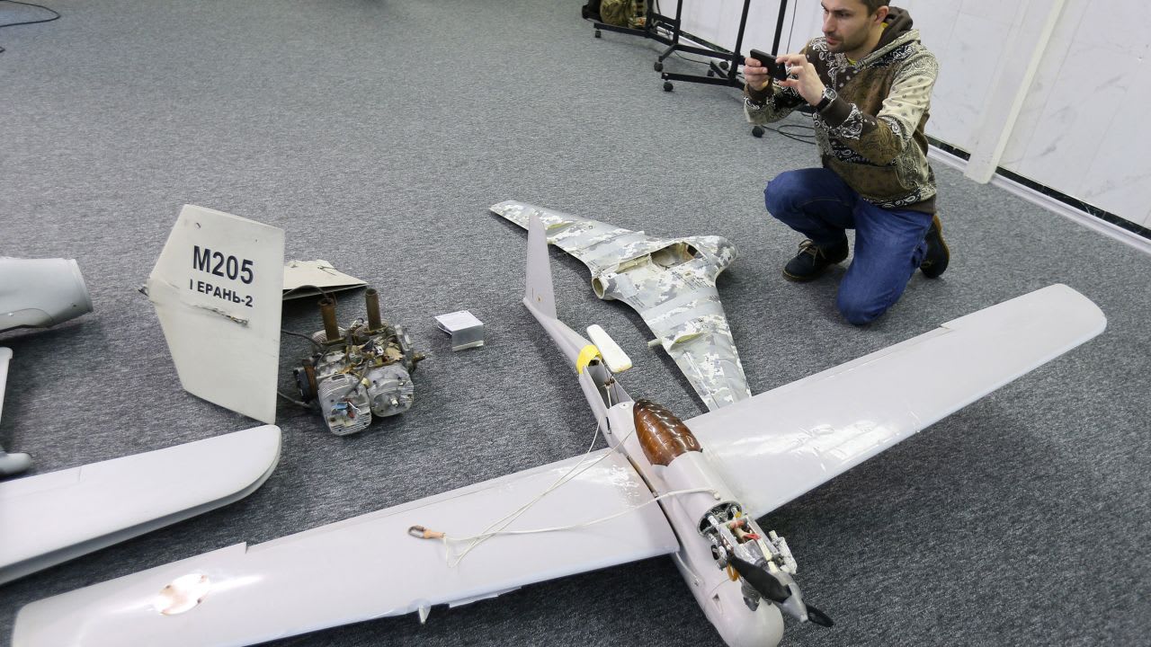 Partes de un dron ruso disparado sobre Ucrania 