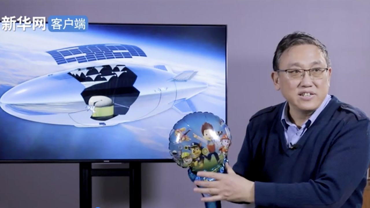 تشنغ وانمين، الخبير في الجامعة الوطنية لتكنولوجيا الدفاع، يناقش تطوير مركبات أخف من الهواء في مقطع فيديو تديره وكالة الأنباء الرسمية شينخوا في عام 2021.