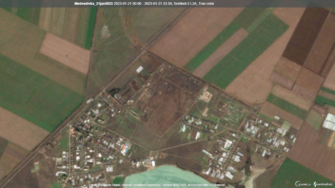 صور أقمار صناعية تكشف ماذا يحصل بقاعدة روسية شمال شبه جزيرة القرم