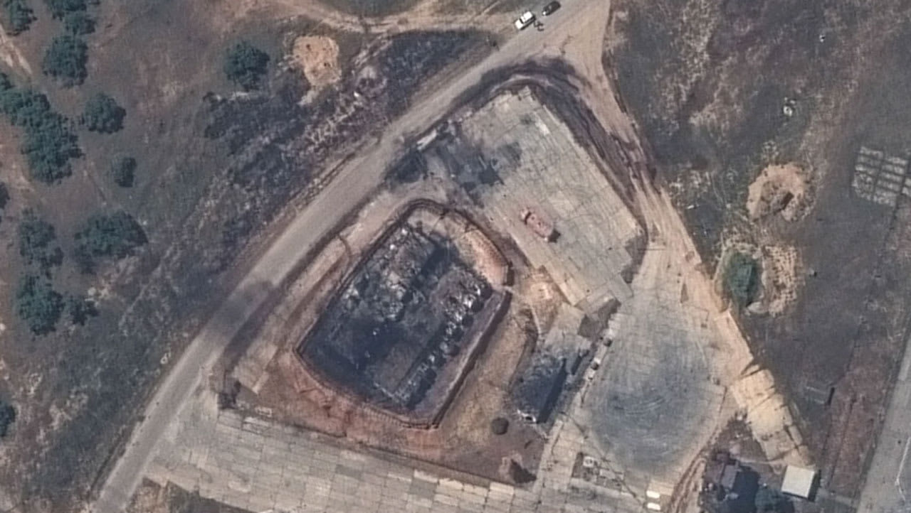 طائرات روسية مدمرة في قاعدة القرم.. صور أقمار صناعية حصرية تكشف لـCNN 