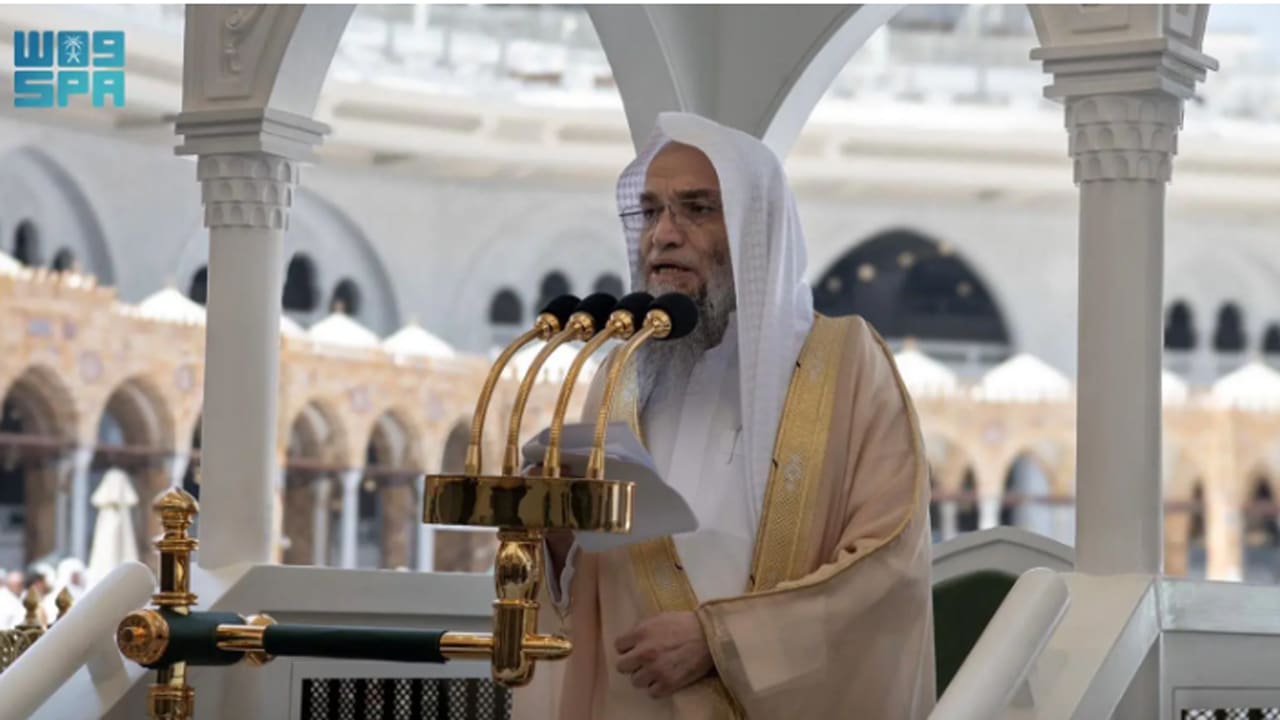 "استبطاء نزولَ العذابِ بالأعداء".. إمام الحرم المكي يطرح قضية العجلة بخطبة الجمعة