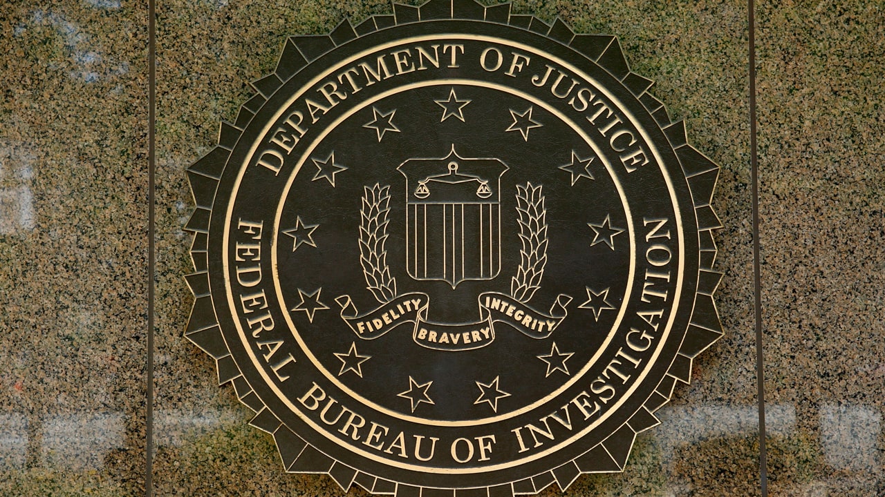 FBI يقبض على قس فليبيني مطلوب بقضايا اعتداء جنسي واتجار بالبشر هرب إلى الفلبين