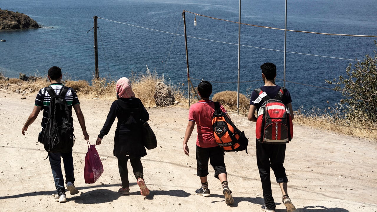 صدمة إجبار لاجئين سوريين على العودة إلى بلدهم.. مسؤولة أوروبية توجه انتقادات لاذعة عبر CNN: كل دولة لديها التزام قانوني