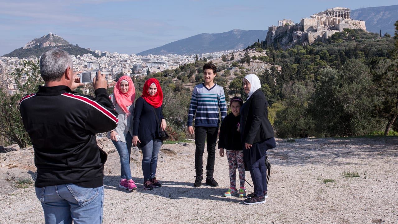 صدمة إجبار لاجئين سوريين على العودة إلى بلدهم.. مسؤولة أوروبية توجه انتقادات لاذعة عبر CNN: كل دولة لديها التزام قانوني