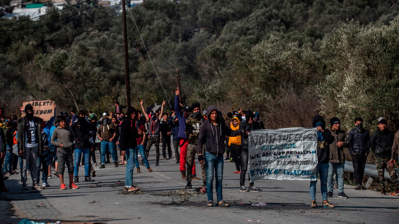 صدمة إجبار لاجئين سوريين على العودة إلى بلدهم.. مسؤولة أوروبية توجه انتقادات لاذعة عبر CNN: كل دولة لديها التزام قانوني