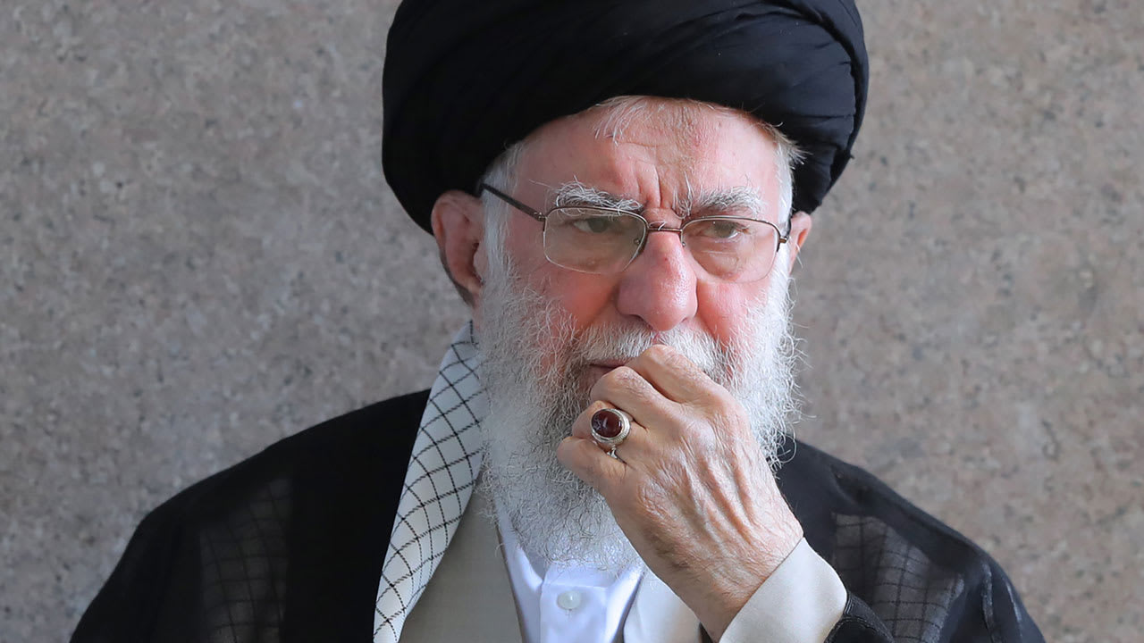 الحوثي مقاتل شرس واحتمال تدخل بري من الجنوب والشرق ووصول قاذفات أمريكية رسالة.. محللون يعلقون لـCNN