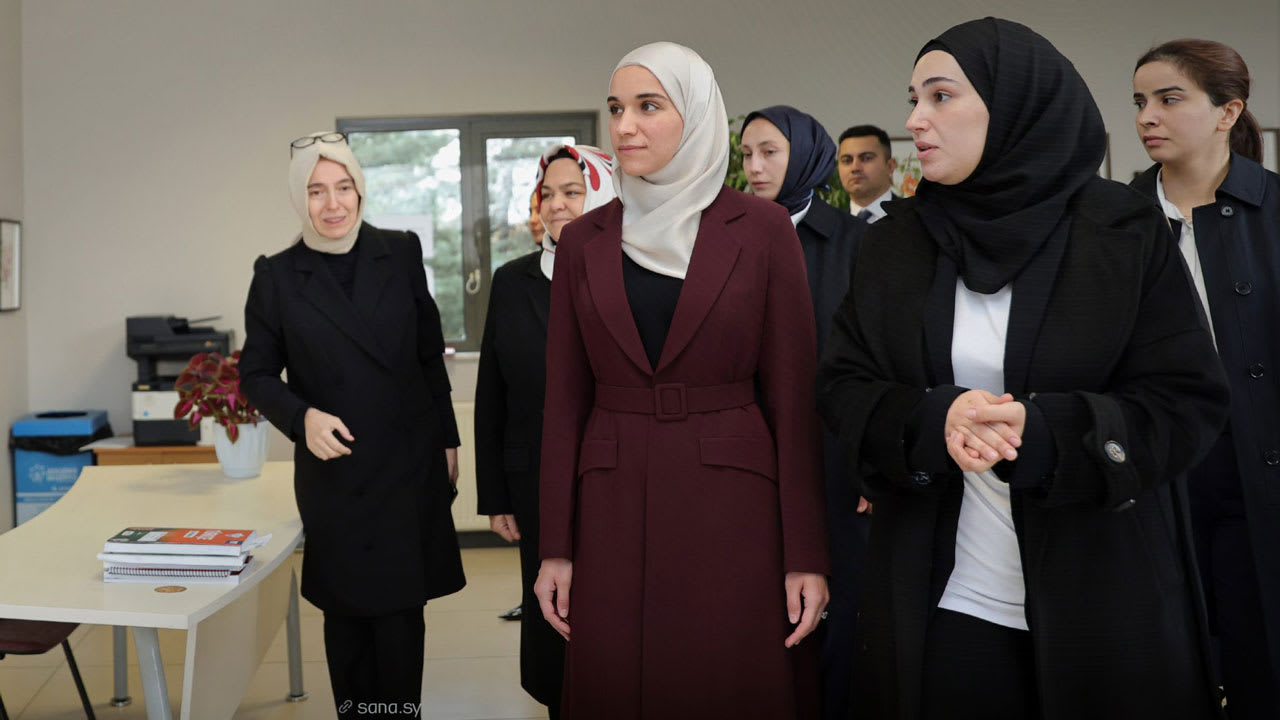 سوريا.. صور لطيفة الدروبي زوجة أحمد الشرع بزيارة إلى إسطنبول التركية