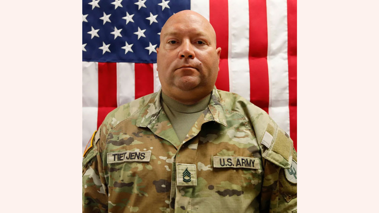 الرقيب أول نوا تيتغينز