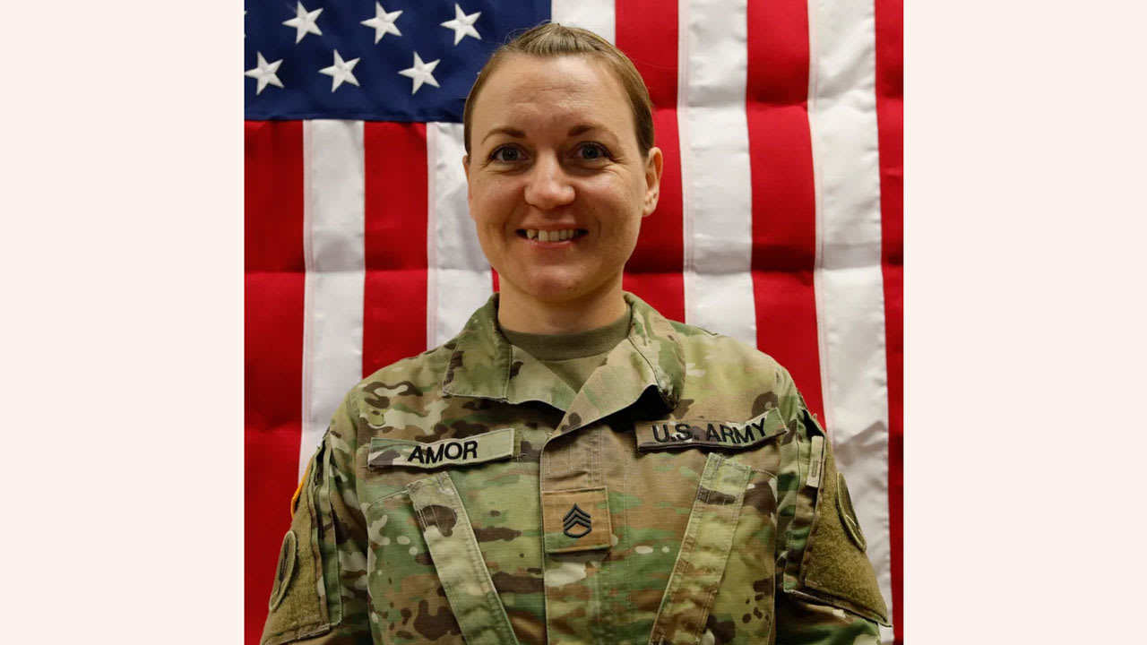 الرقيب أول نيكول أمور