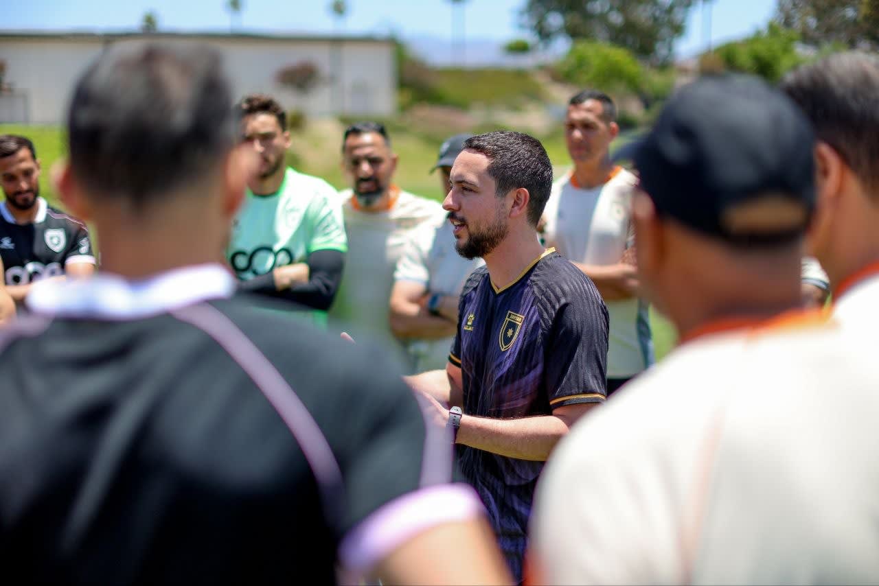 الأمير الحسين يتفقد تدريبات منتخب الأردن في أمريكا.. وينقل رسالة إلى اللاعبين