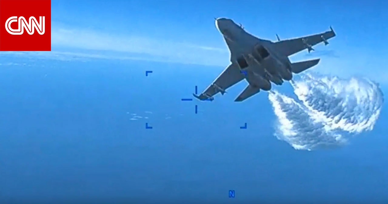 الجيش الأمريكي ينشر لقطات من إلقاء المقاتلة الروسية للوقود على المسيّرة فوق البحر الأسود