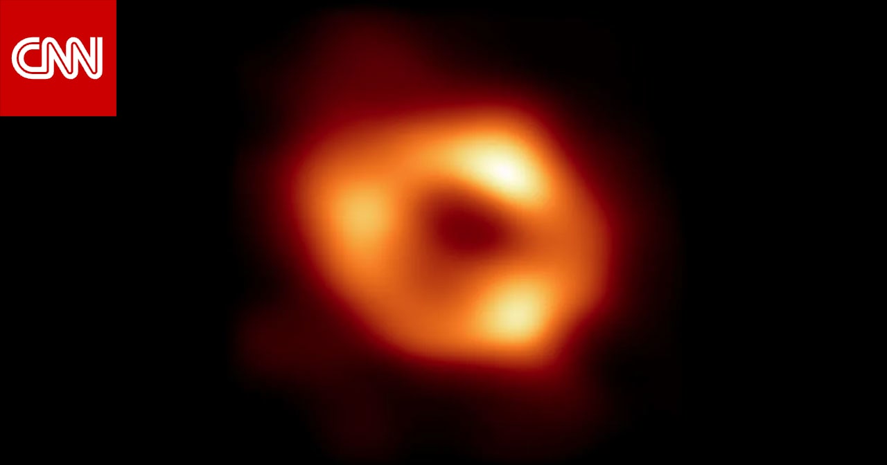 دراسة: الثقب الأسود بمجرتنا يدور بسرعة تسحب معها “الزمكان”