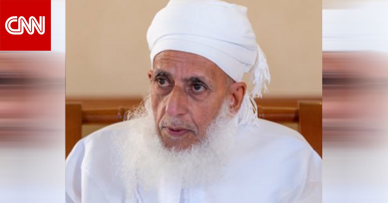 هجوم مسجد عُمان.. بيان جديد لمفتي السلطنة وتوضيح عن "غمز" أهالي مطلقي النار