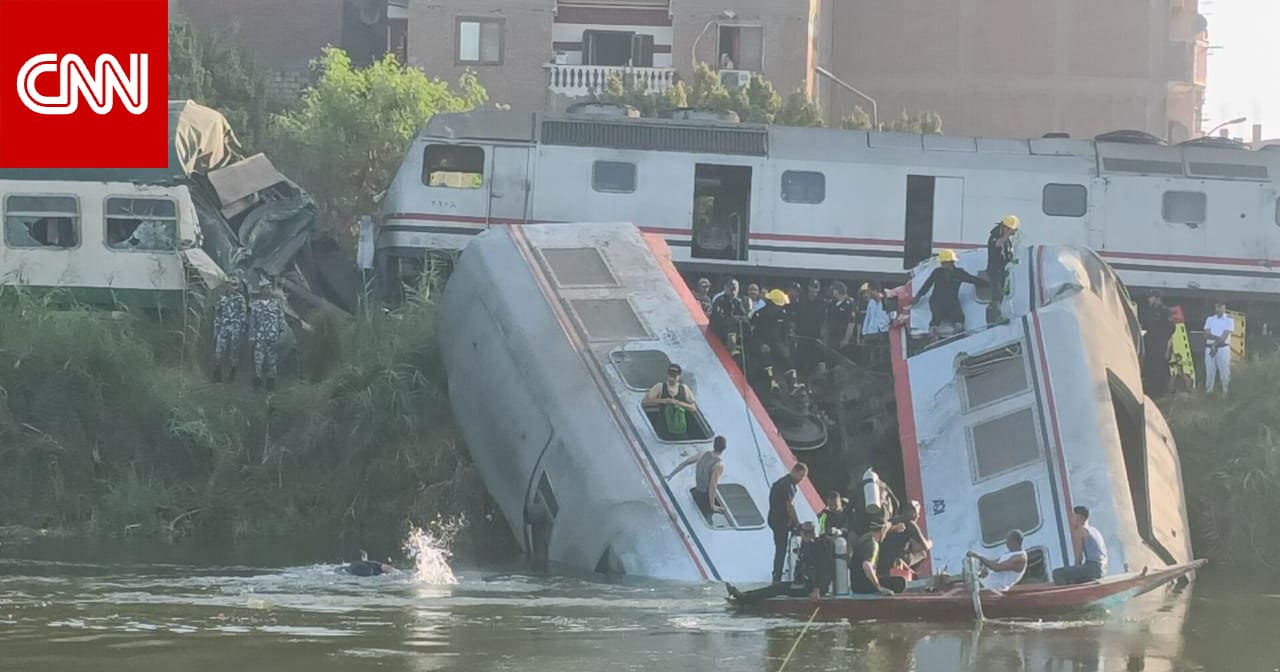 "لن يفلت أي مخطئ من العقاب".. السلطات المصرية تحقق بحادث تصادم قطار المنيا
