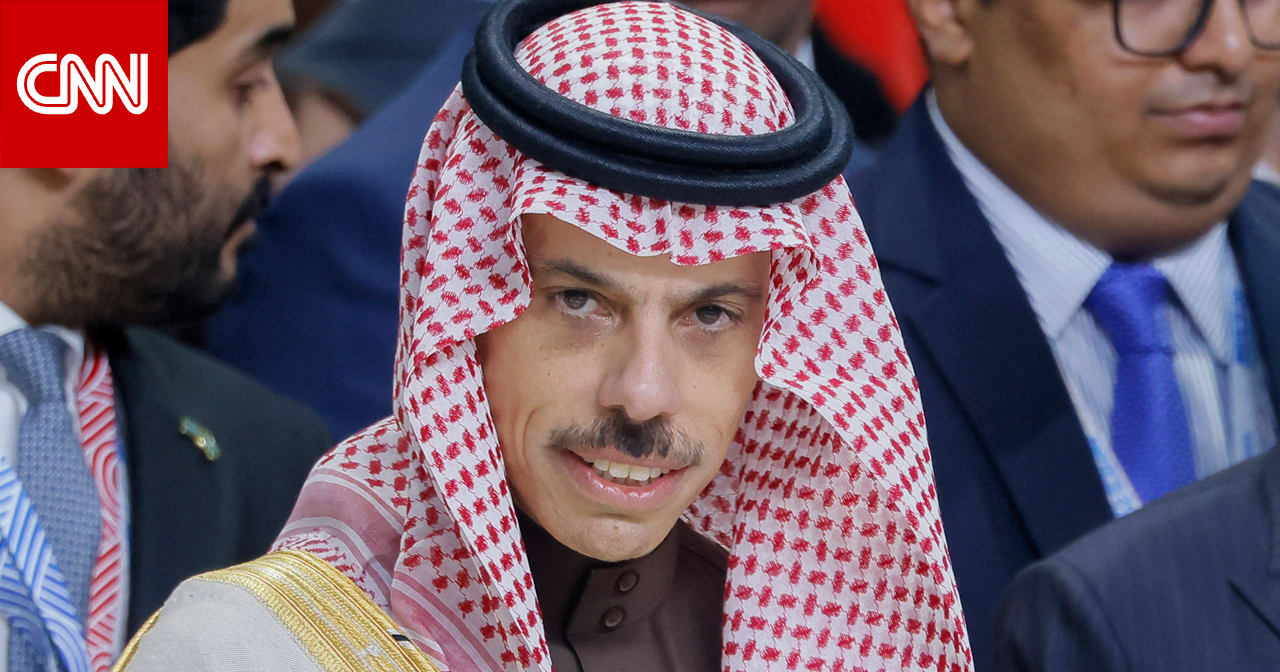 أسلوب رد وزير خارجية السعودية و"مناورة" مذيعة CNN بسؤال عن ترامب وهاريس مستمر بإثارة تفاعل