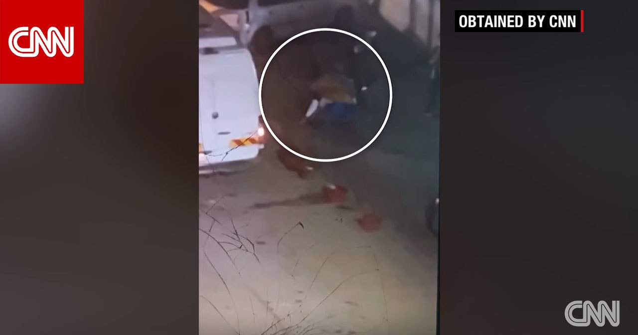 لقطات حصلت عليها CNN.. قوة إسرائيلية متخفية تداهم مستشفى بالضفة الغربية وتعتقل شخصا من وحدة العناية المركزة
