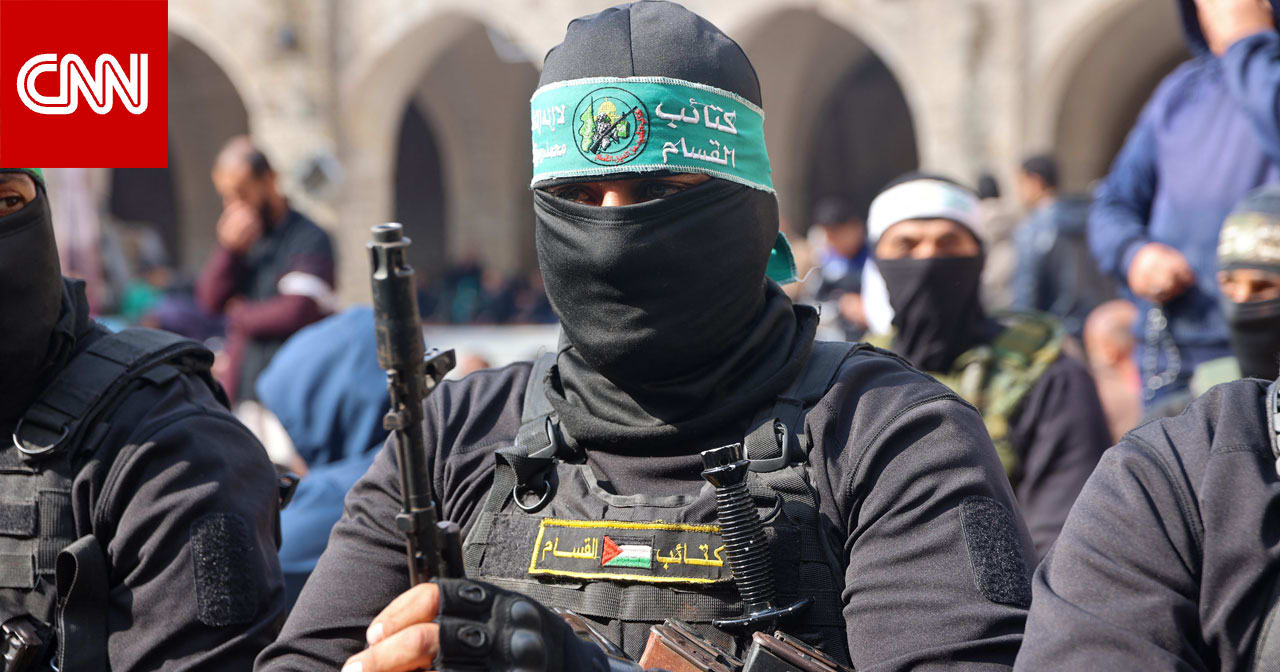 مصدر يكشف رسالة من إسرائيل لحماس مع تجمع مقاتلي القسام بساحة فلسطين بغزة لبدء عملية تسليم الرهائن