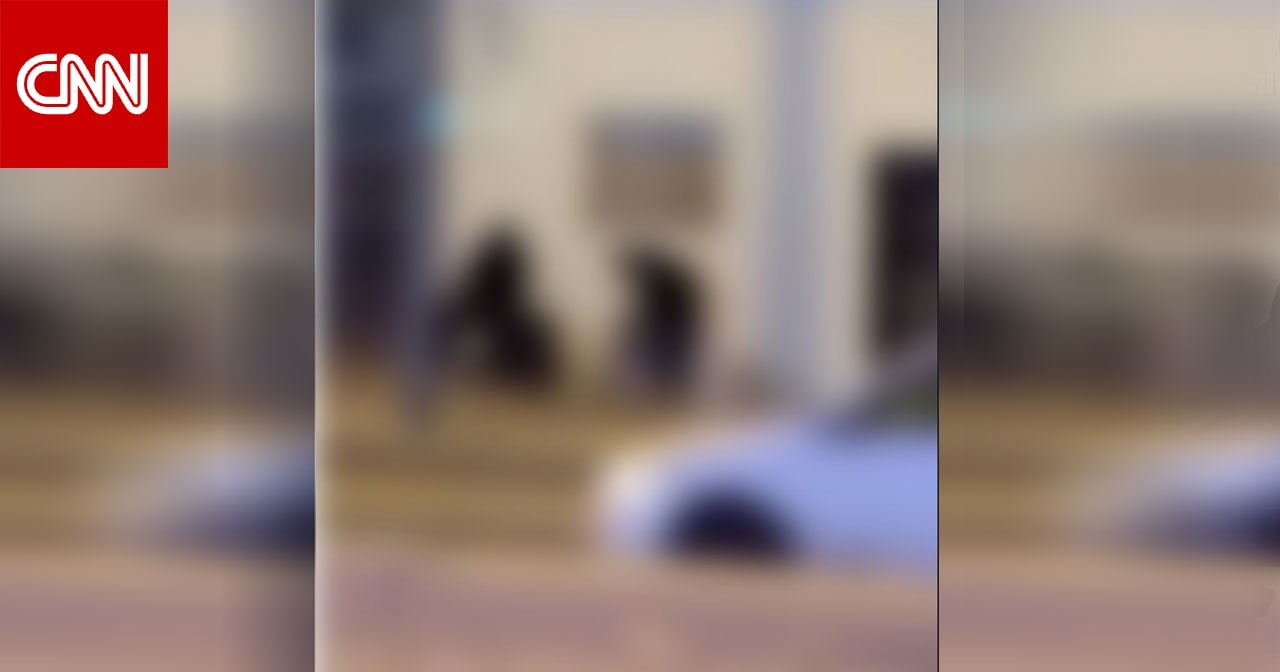 السعودية.. فيديو ما فعله وافد يمني ومواطن بالشارع العام يشعل تفاعلا والأمن يرد