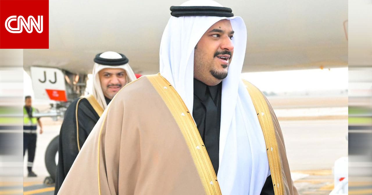فيديو مراسم ومن استقبل أحمد الشرع عند سلّم الطائرة يثير تفاعلا