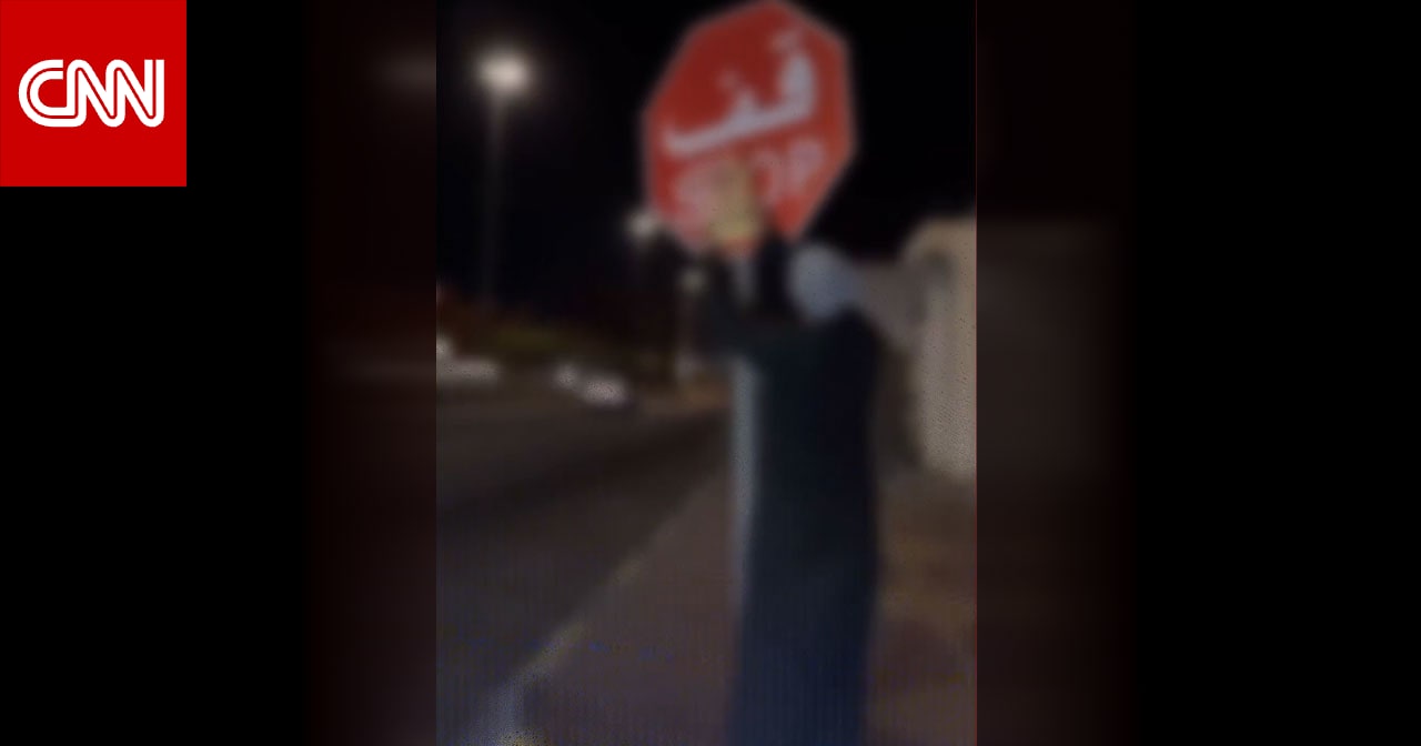السعودية.. فيديو مشاجرة.. ورصد ما قام به مواطن بلوحات مرورية والداخلية ترد