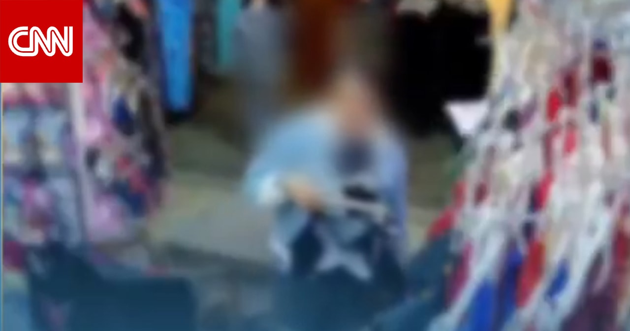 مصر.. كاميرا تفضح امرأة وأسلوبها بالسرقة بمحل تجاري والأمن يعقب