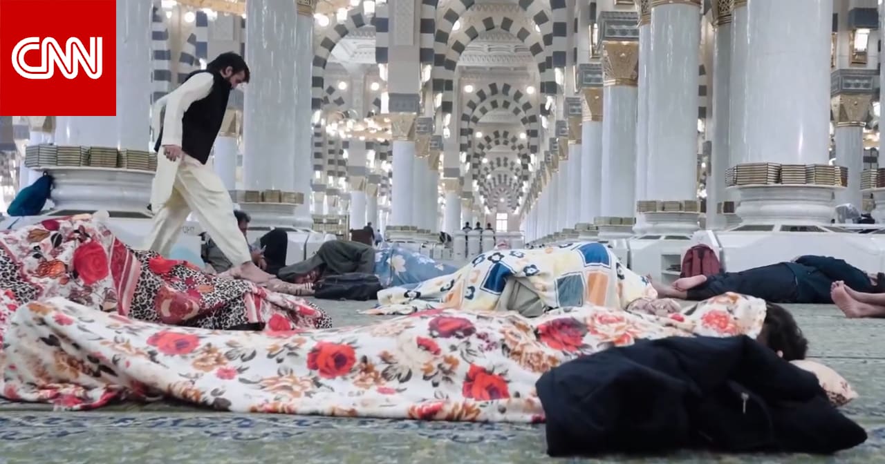 السعودية.. انزعاج من ظاهرة افتراش أرض الحرمين يثير تفاعلا والسلطات تعلق