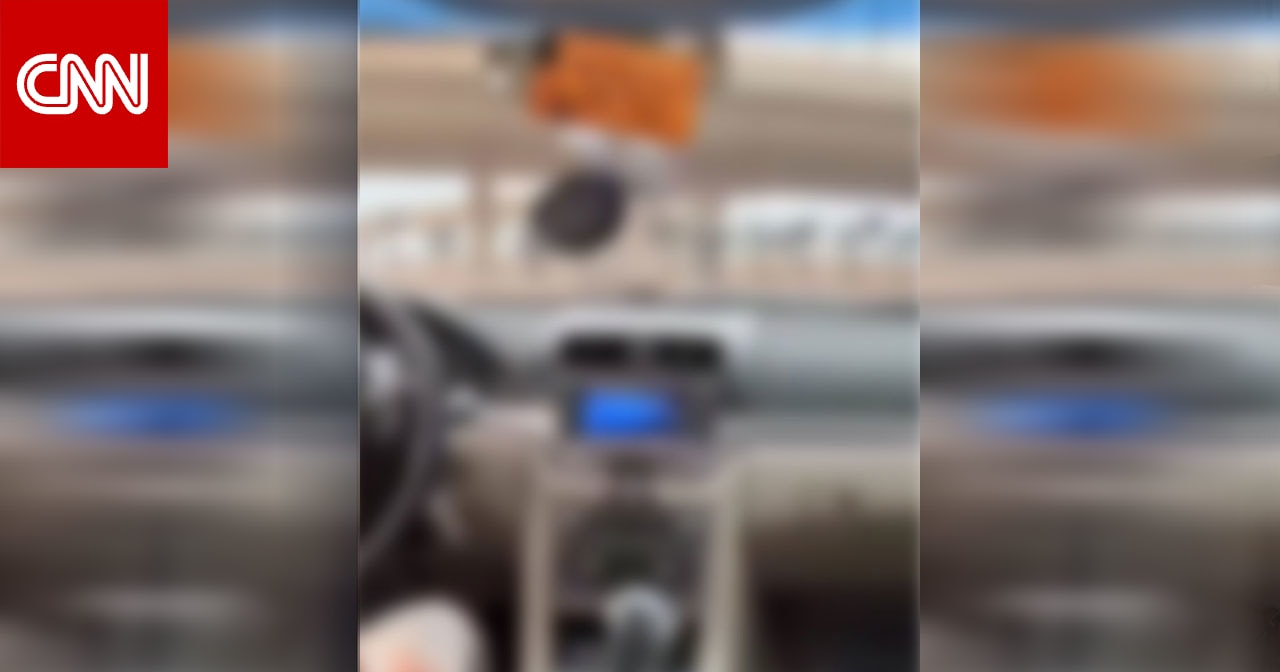 السعودية.. الشرطة تتعامل مع فيديو متداول لـ3 أشخاص أحدهم أساء لرجال أمن