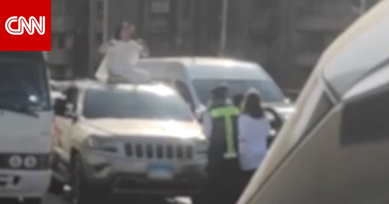 مصر.. فيديو ما فعلته فتاة فوق سيارة وسط كوبري أكتوبر يشعل تفاعلا والأمن يرد