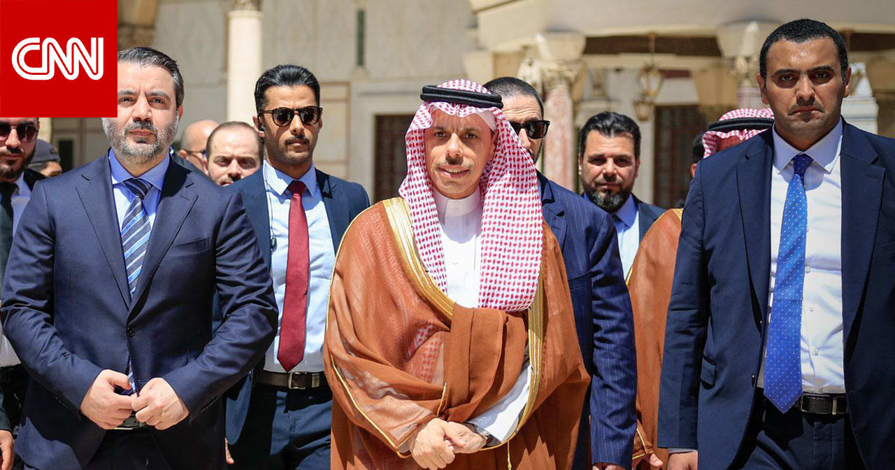 على مسمع وزير خارجية السعودية.. مقاطع فيديو ترصد ما قيل بهتافات لحظة وصوله المسجد الأموي وسط تفاعل