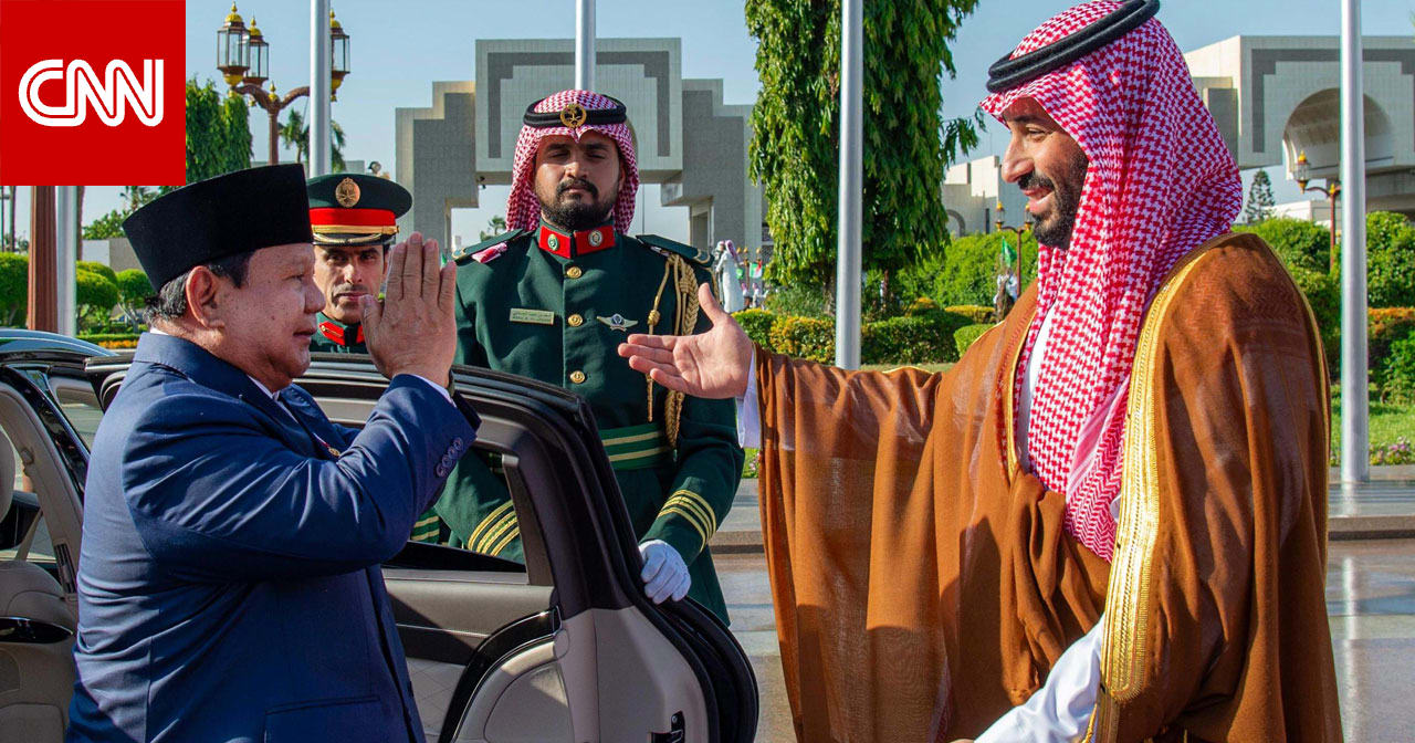 أسلوب استقبال محمد بن سلمان للرئيس الاندونيسي ولقطة مع وزير الدفاع يثير تفاعلا