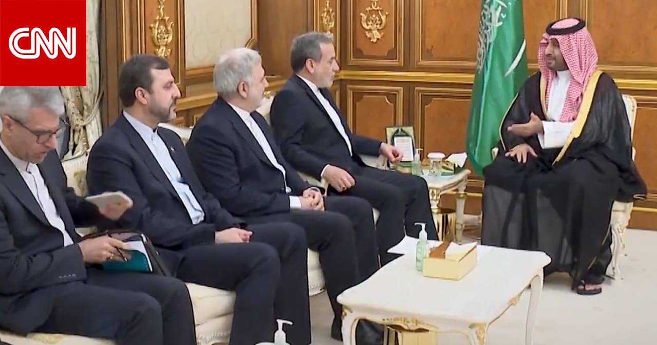 تحليل لقاء محمد بن سلمان مع وزير خارجية إيران "بتوقفه القصير" يثير تفاعلا