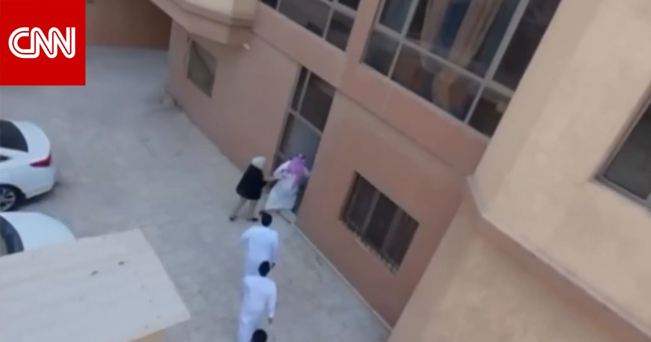 الكويت.. فيديو مداهمة مسكن ساحرة ومشعوذة وما وجد معها بالبيت يشعل تفاعلا