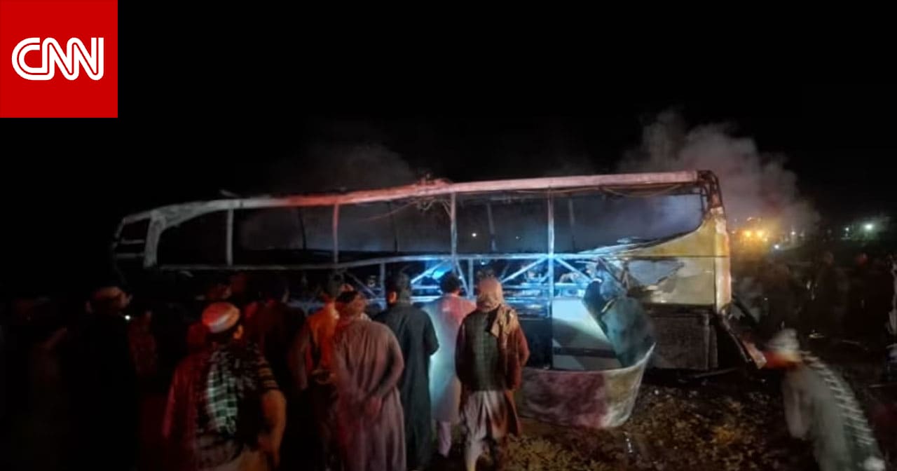 إيران.. جثث متفحّمة بكارثة حافلة المرحّلين الأفغان منها لنساء وأطفال