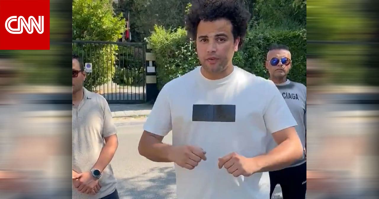 "محسسنا أنه سيف الله المسلول".. علاء مبارك ينتقد منشورا عن أحمد عبدالقادر ميدو