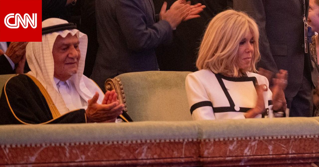 بجانب زوجة ماكرون.. فيديو رد فعل الأمير السعودي تركي الفيصل يشعل تفاعلا بفعالية بقصر فيرساي