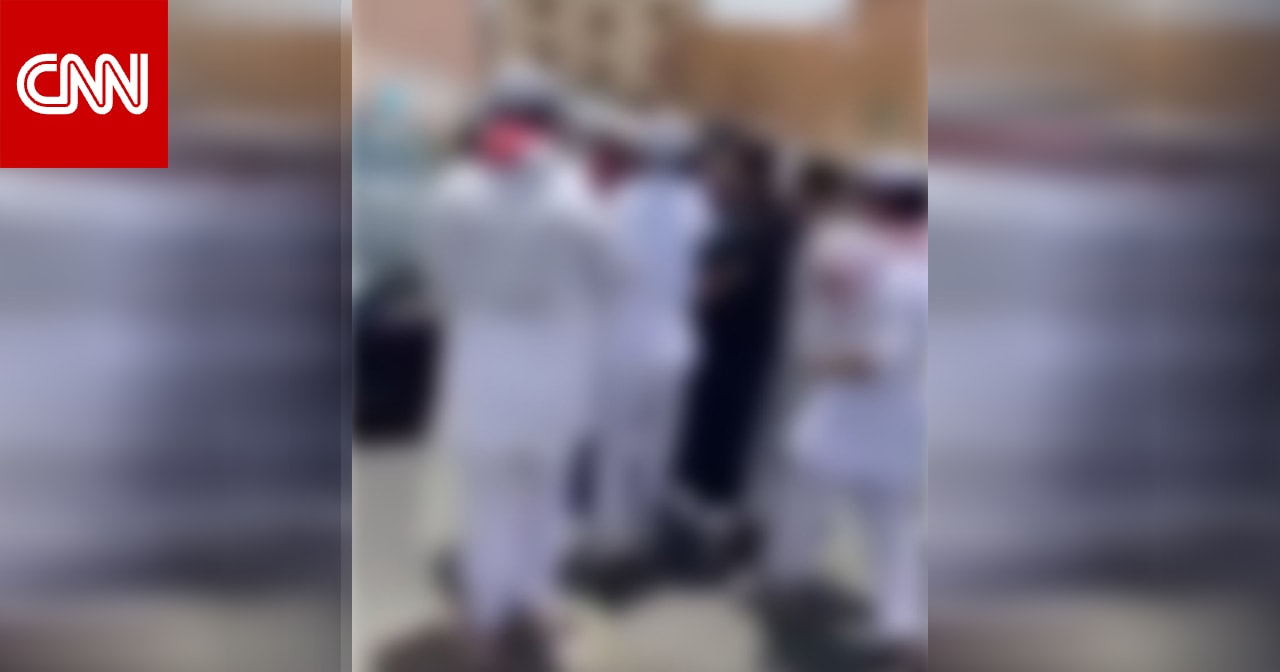 السعودية.. فيديو مشاجرة أمام مدرسة يثير تفاعلا والأمن يعقّب