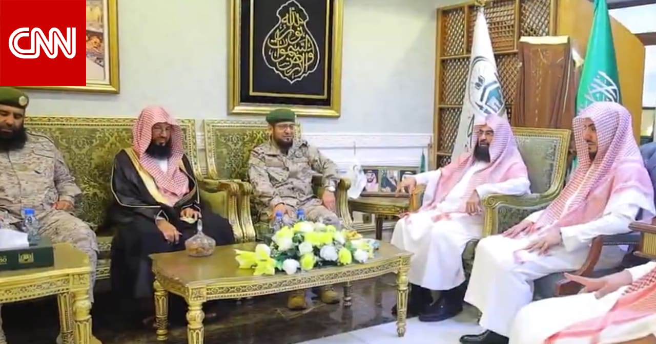 السعودية.. مزحة مع السديس بلقاء قارئ عسكري وجملة "مقام وزارة الدفاع" تثير تفاعلا