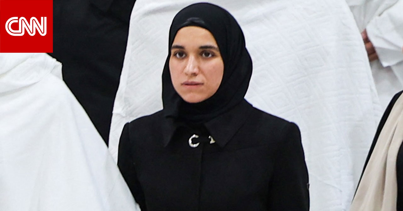 السعودية.. فيديو زوجة أحمد الشرع لطيفة الدروبي تسير مع زوجها ومحمد بن سلمان يشعل تفاعلا