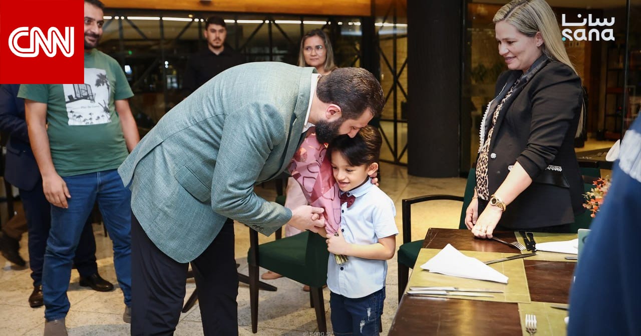 "على مقهى شعبي".. أحمد الشرع يثير تفاعلا بلقاء عائلات سورية تعيش في البرازيل