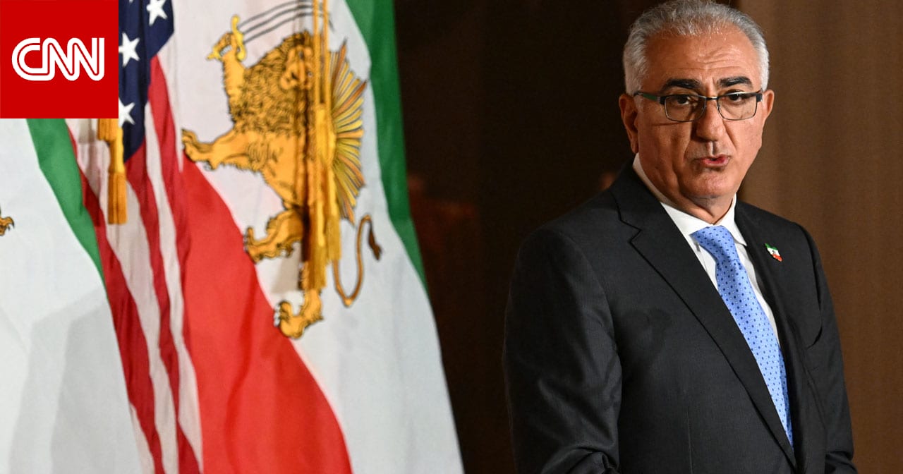 ولي عهد إيران السابق رضا بهلوي يوجه دعوة للإيرانيين الجمعة.. وفيديو يُظهر إنزال علم البلاد من سارية ضخمة تنشره لجنة بالكونغرس