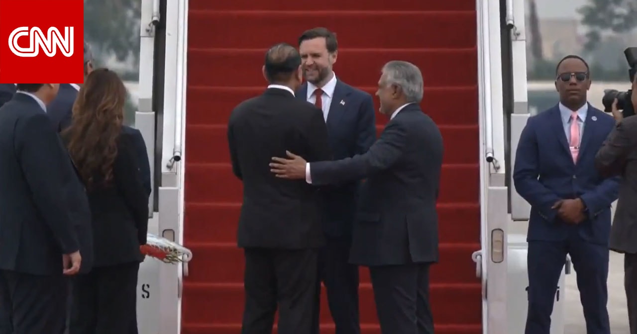 "القائد العسكري المفضل لترامب".. عاصم منير يستقبل فانس في باكستان