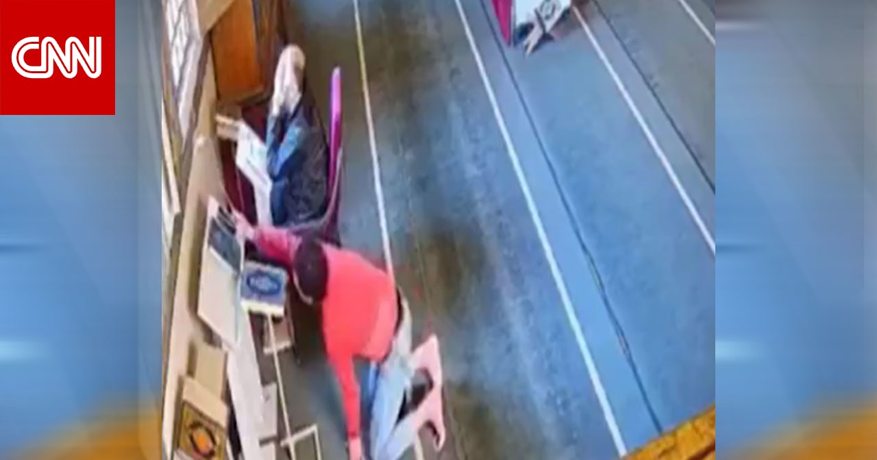 مصر.. غضب بعد فيديو سرقة هاتف داخل مسجد والداخلية تعقّب